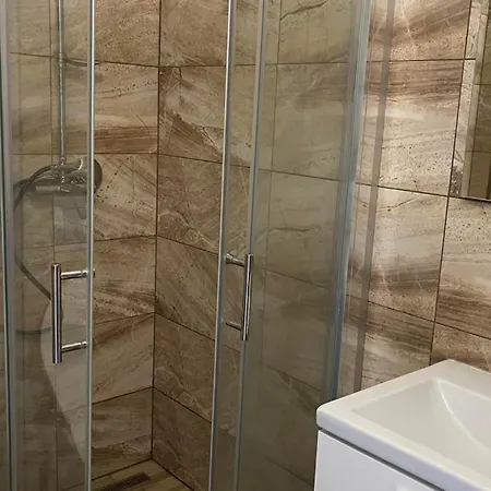 Eska S Pivovarem Mj בית הארחה